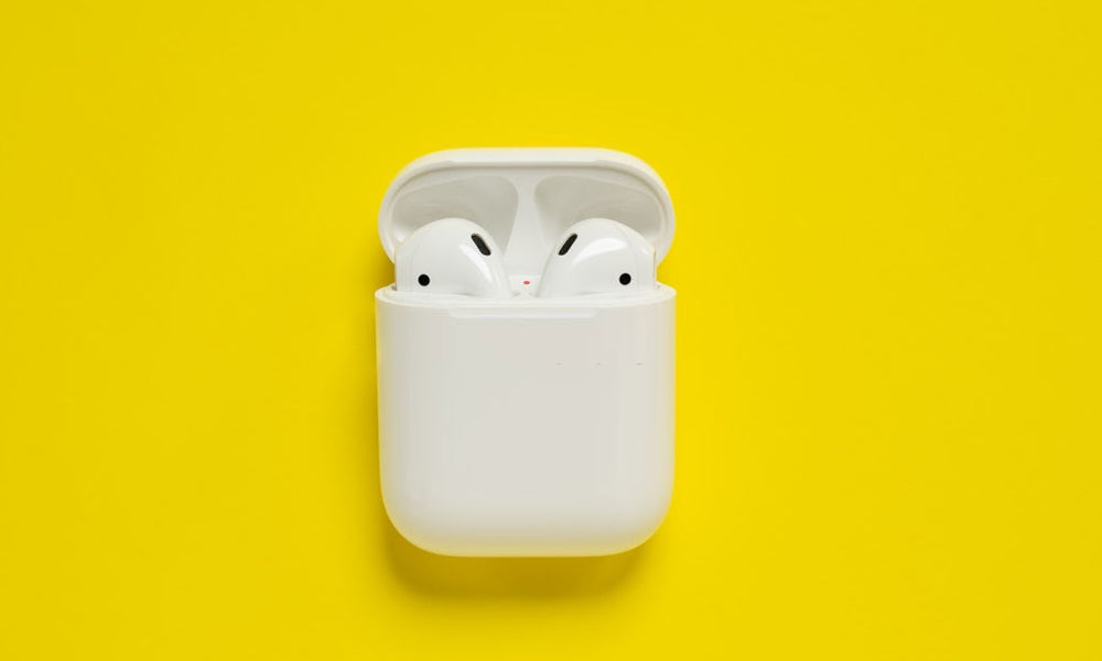 Orange light flashing on airpods hot sale