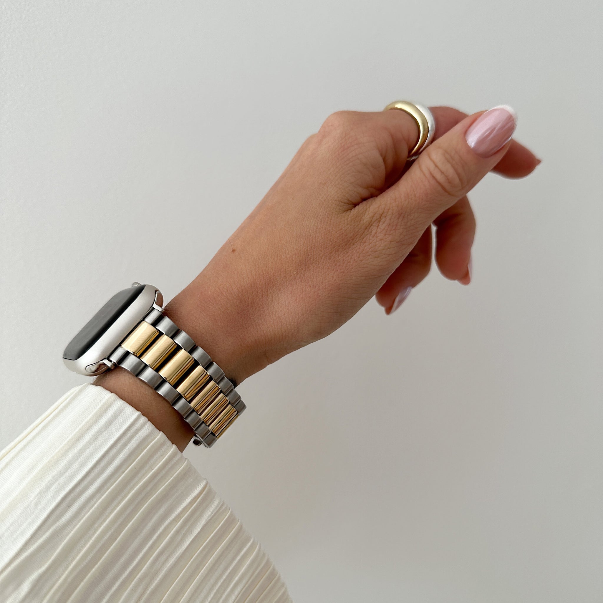 Apple Watch Metal Band - All Eyes On Me | BURGA display picture 1