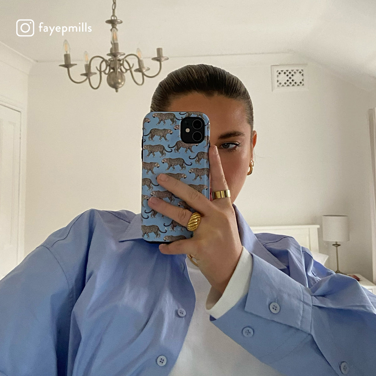 Selfie Girl Take Mirror Selfie Ios 14 Tourist Trap Tiger Xiaomi 14