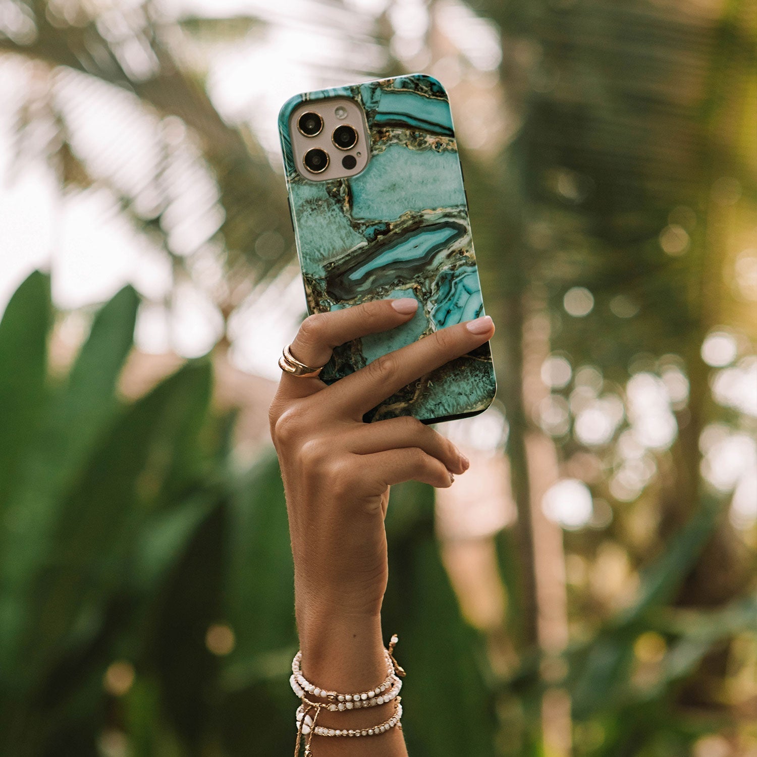 【即日配送】Ubud Jungle Turquoise iPhone 15 Ubud Jungle - Turquoise iPhone 17 Pro Case | BURGA